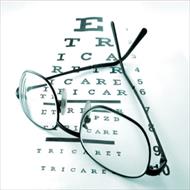 بررسی مقایسه حساسیت کنتراست عینک و لنز تماسی نرم در افراد 20 تا 30 سال